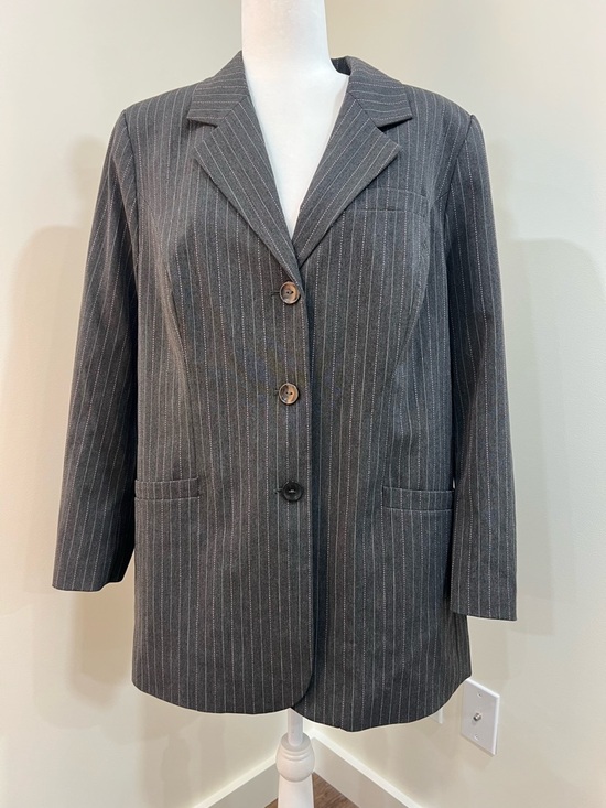 Maggie Barnes Jackets & Blazers - Maggie Barnes Grey Pinstripe Blazer NEW size 16W Pink/Purple Lining